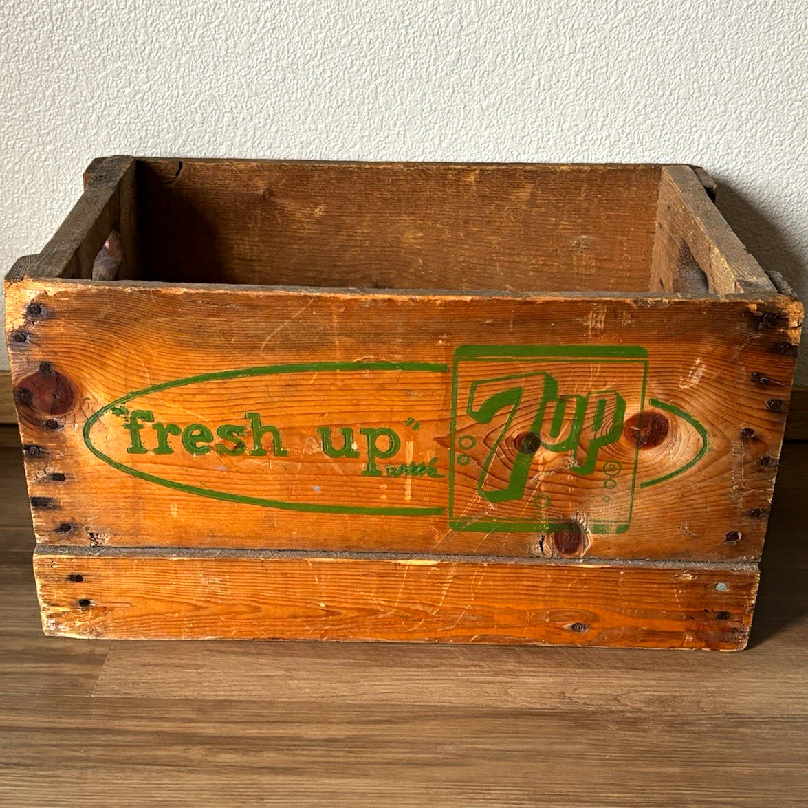 Vintage 7Up Wooden Crate Kamloops Bottling Works Green Overlapping Logo 7 Bubble