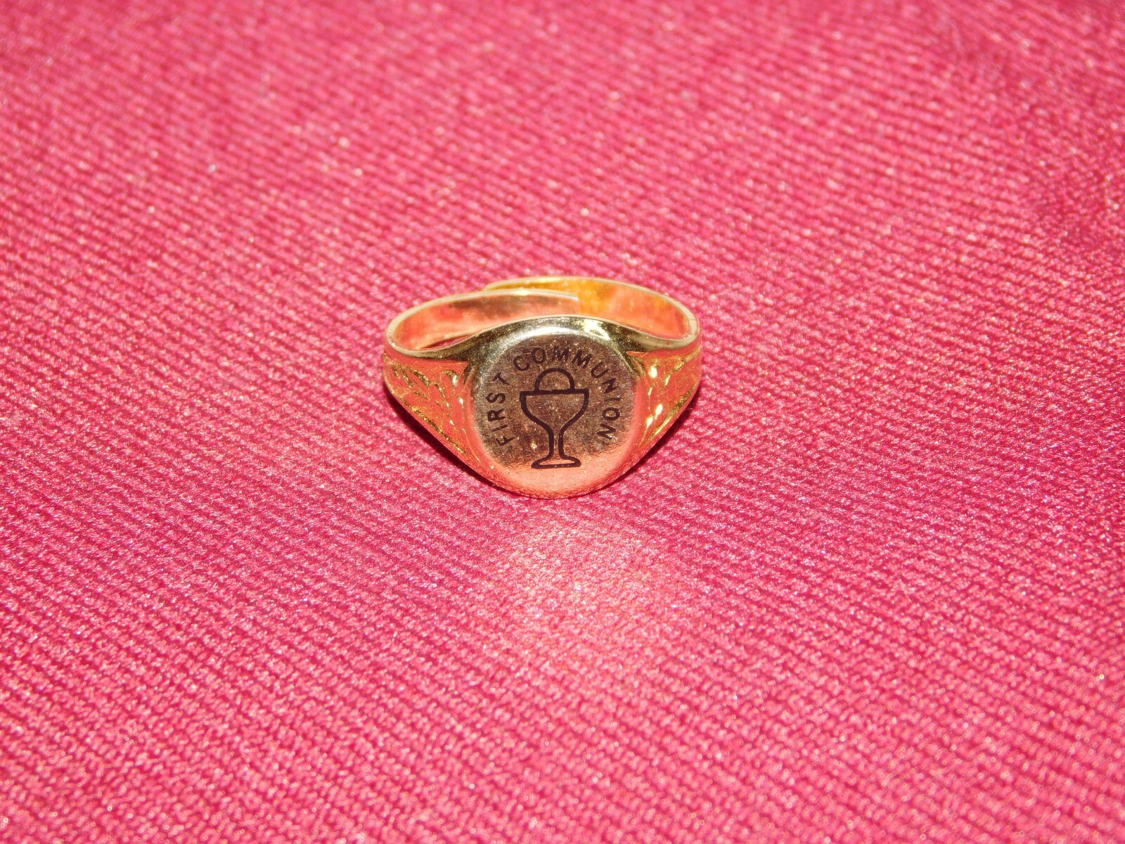 VINTAGE CHRISTIAN CELEBRATION CATHOLIC  FIRST COMMUNION RING