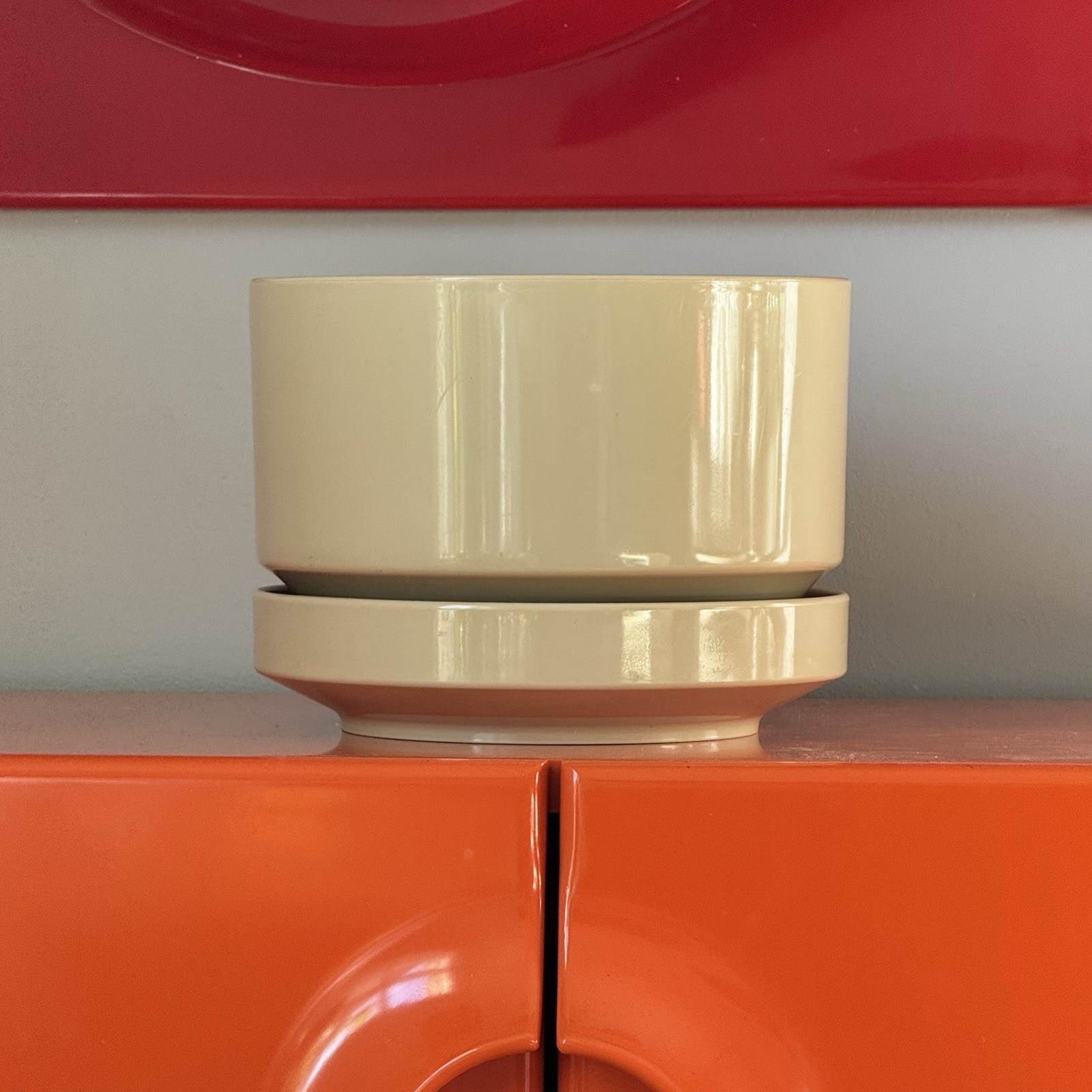 Space age vintage tan 1970s plastic planter Space age vintage tan 1970s plastic planter