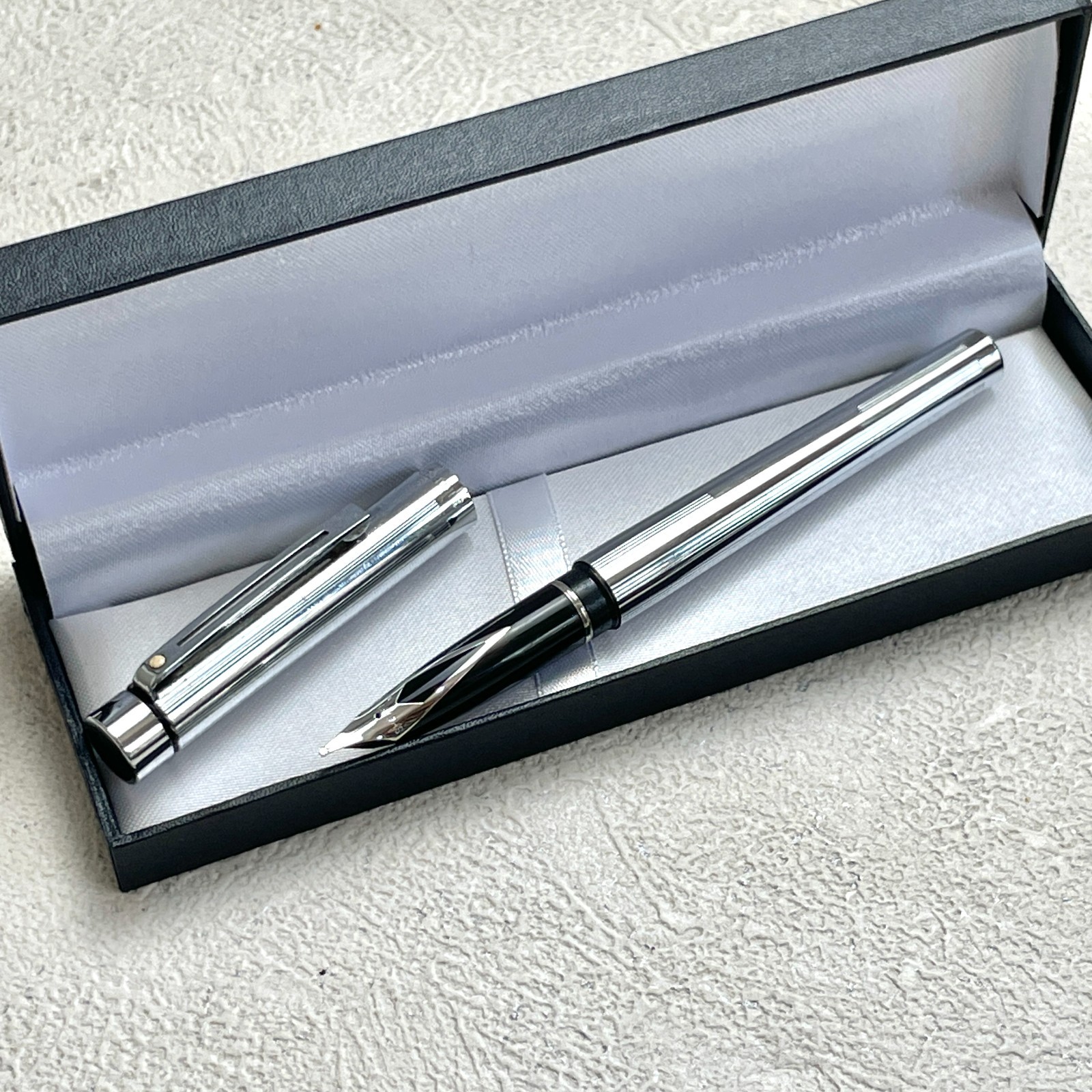 Vintage Sheaffer Targa 1000 Fountain Pen Chrome Plated with B Nib Aust BS217