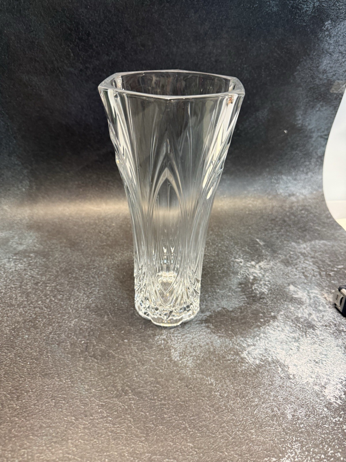 24% LED Crystal Heavy Vase 3.2lb