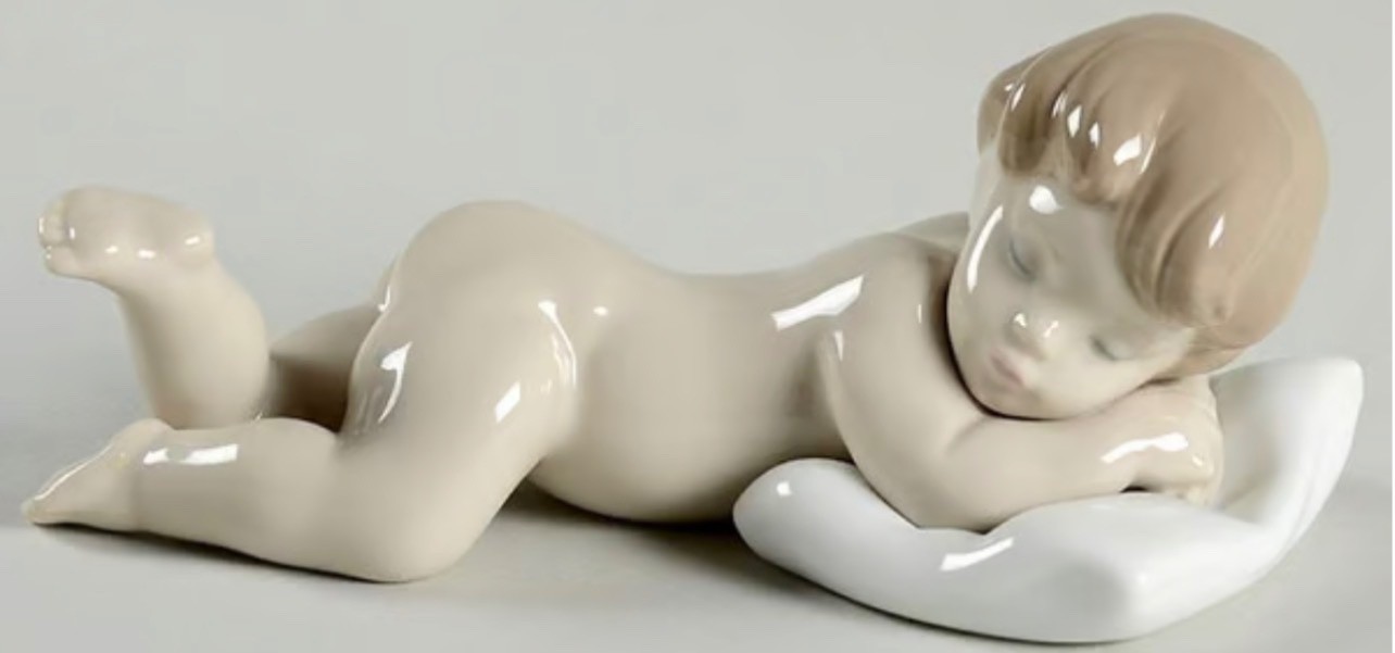 Lladro Figurine #6497 “Sleepy Time” in Excellent Condition without original box