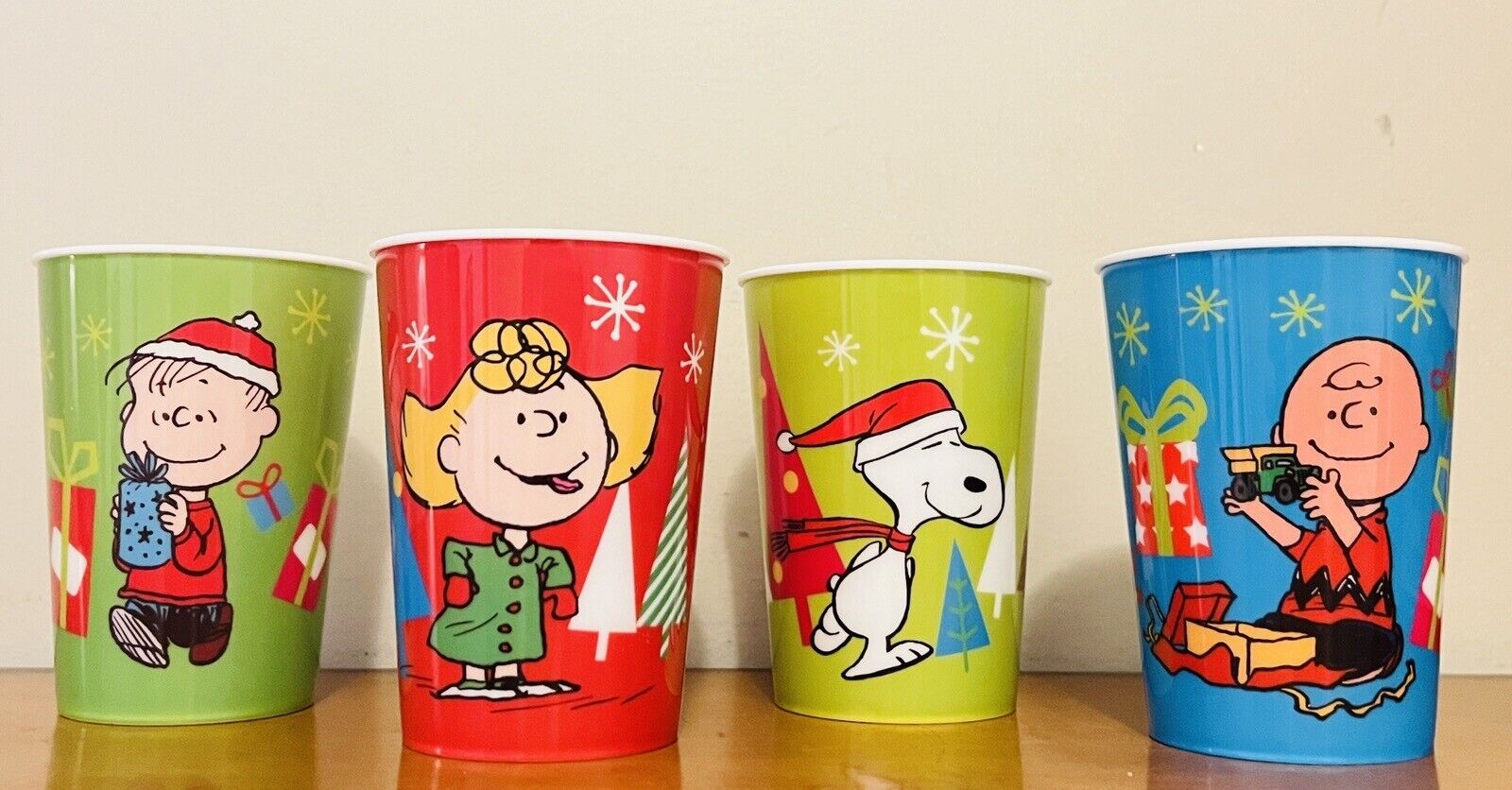NEW 4 Peanuts Christmas Kids Plastic Tumblers Linus/Lucy/SnoopyCharlie Brown