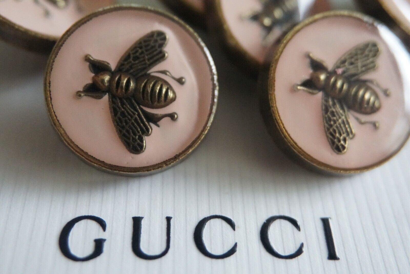 Gucci  buttons 6 pcs  metal 17 mm 0,6 inch  metal  light pink bees