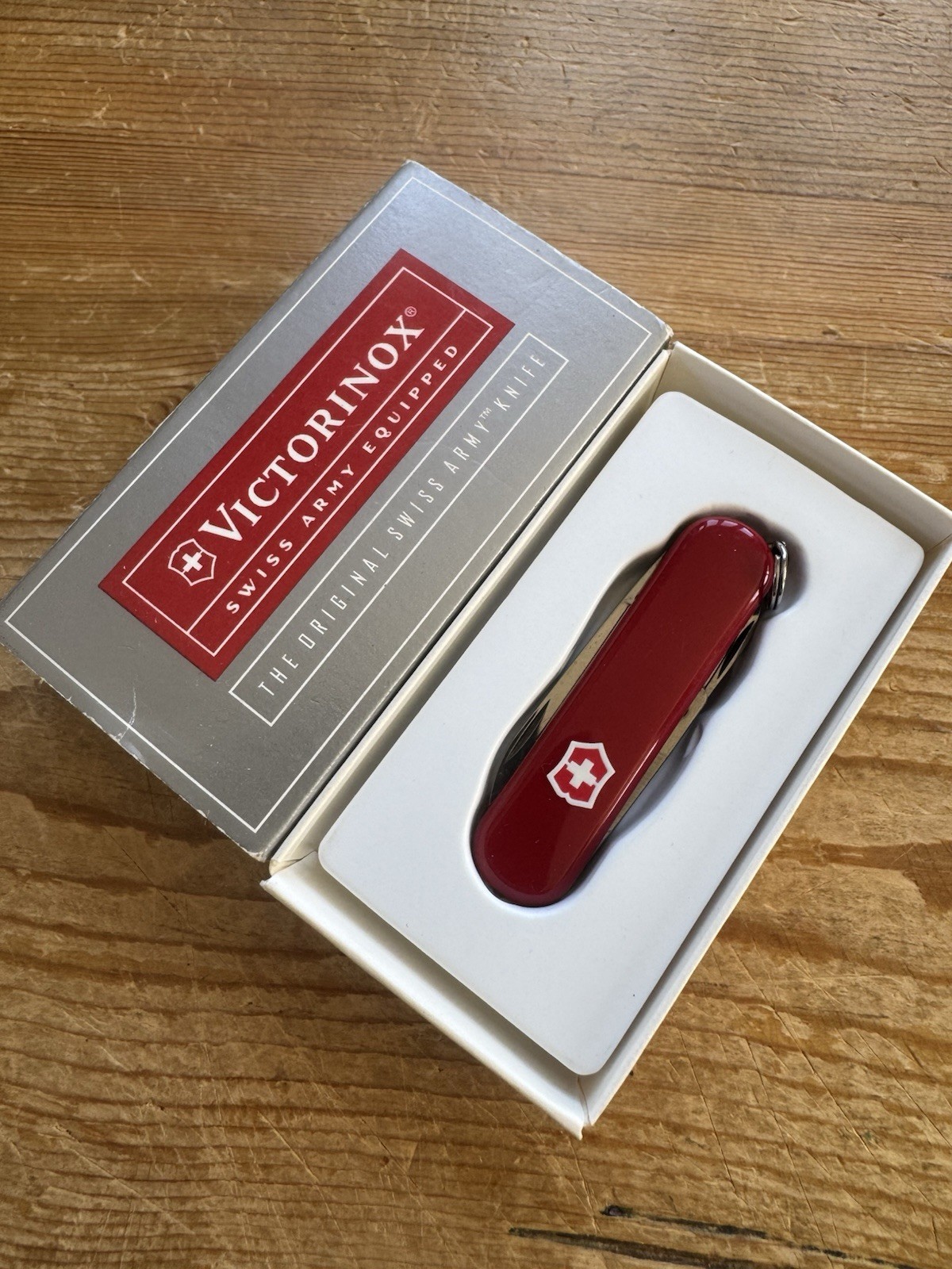 RARE NEW OLD STOCK VICTORINOX SWISS ARMY KNIFE Red Swisslite LED