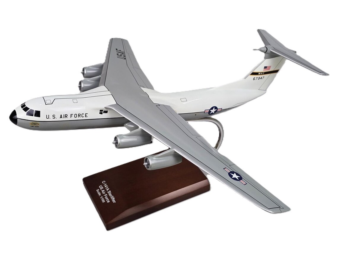 USAF Lockheed C-141A Starlifter 438th MAC McGuire Desk Model 1/100 SC Airplane