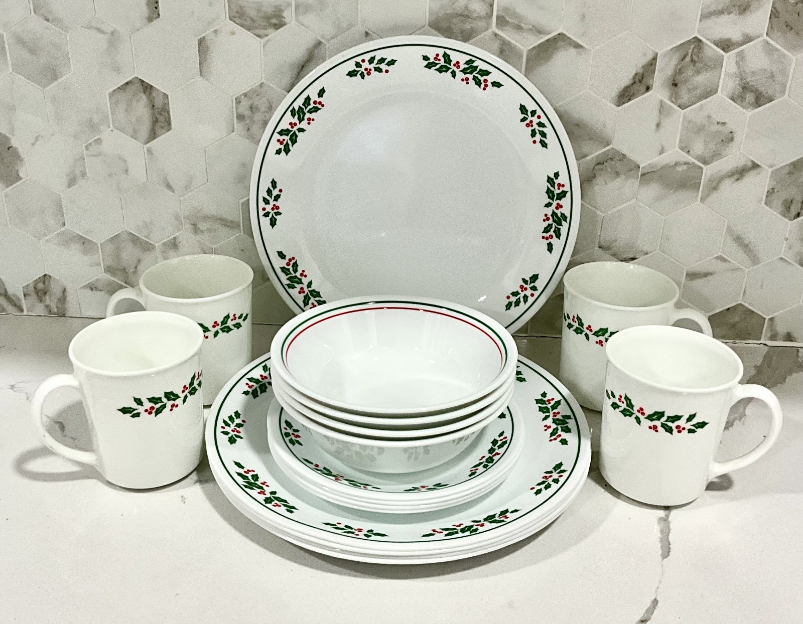 Vintage Corelle Winter Holly 16 Pc Dinnerware Set Service 4 Christmas USA MINT