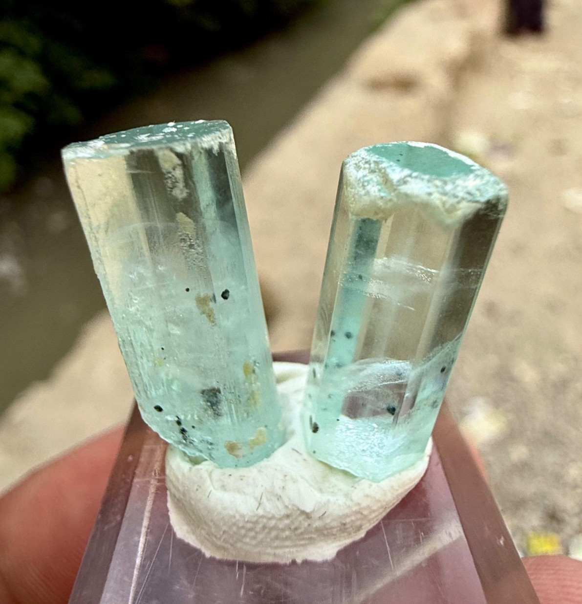 Top Quality Sky Blue Aquamarine Transparent and Terminated Crystal 20 CTS