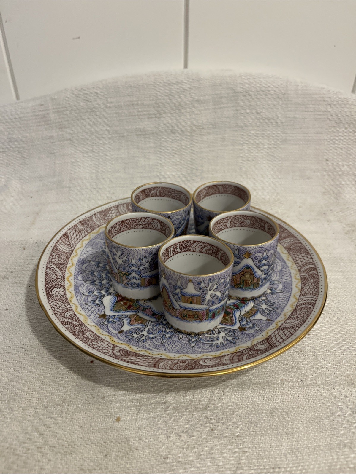 Lomonosov Porcelain Factory Winter Day Pattern with 22 KT Gold Accents