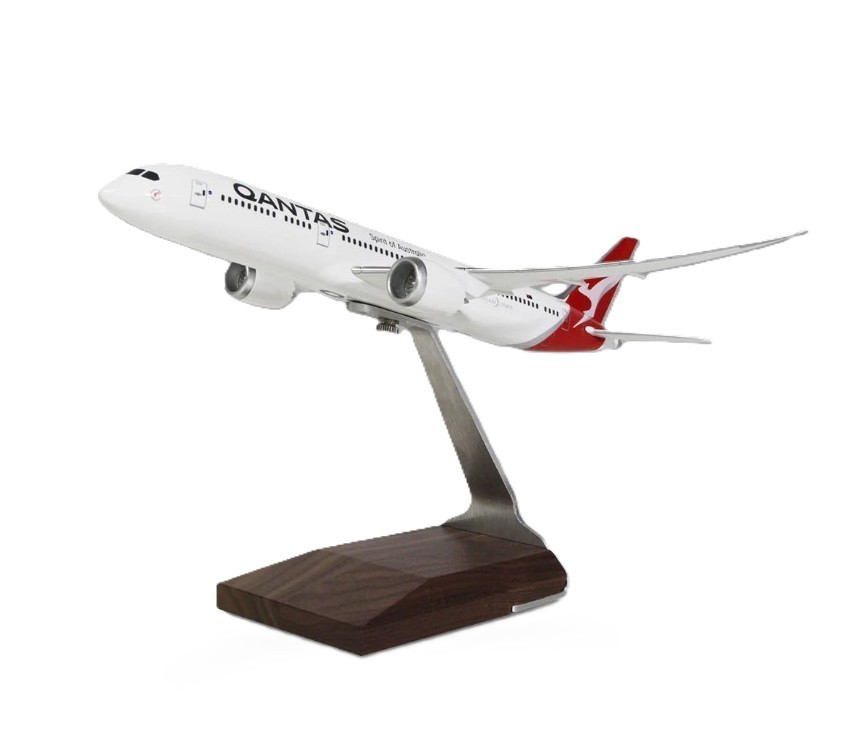 PacMin Qantas Airways Boeing 787-9 Dreamliner Desk Display Model 1/200 Airplane