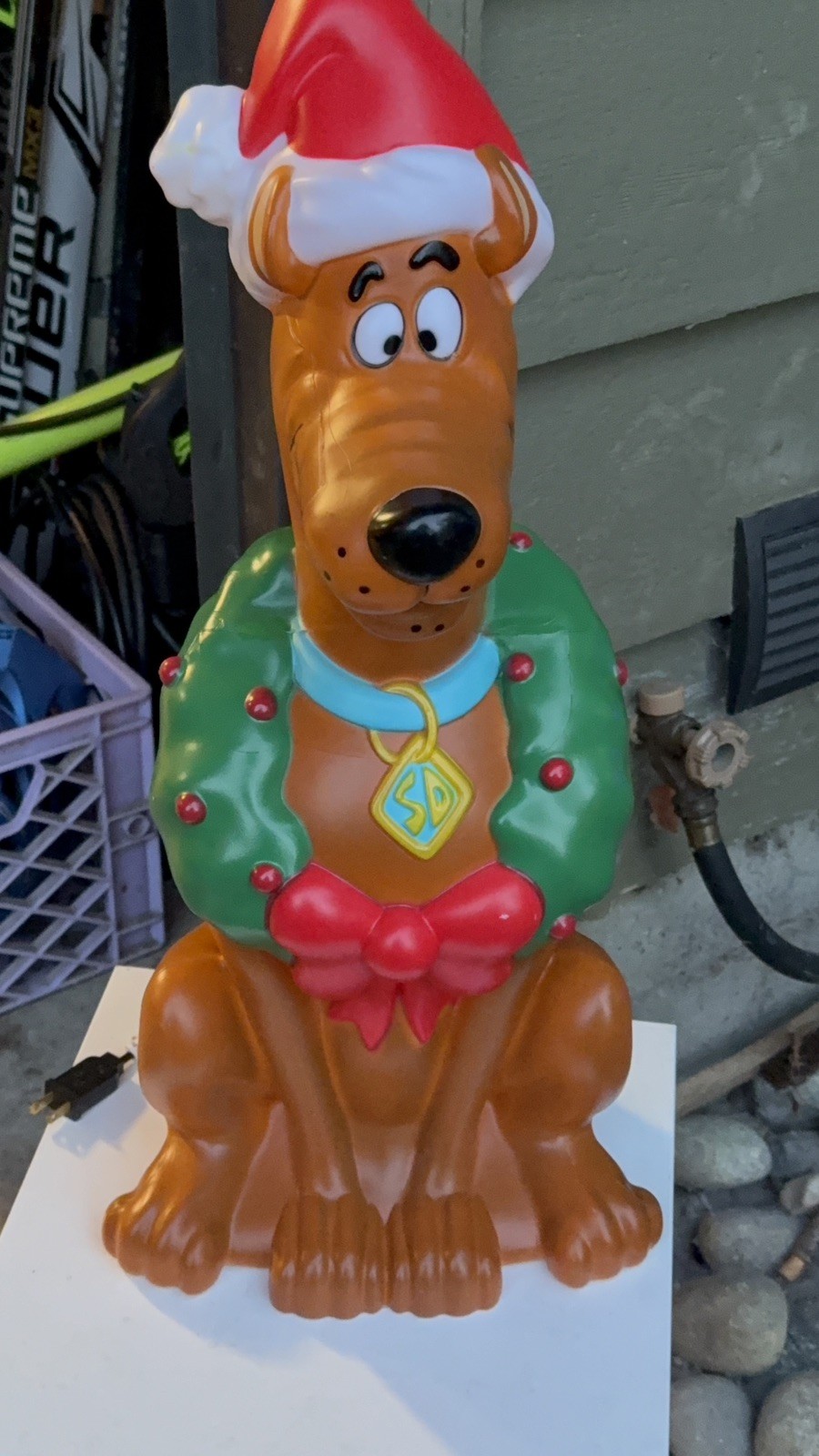 Scooby-Doo 24” Lighted Christmas Blow Mold Santa Hat Wreath shipping included
