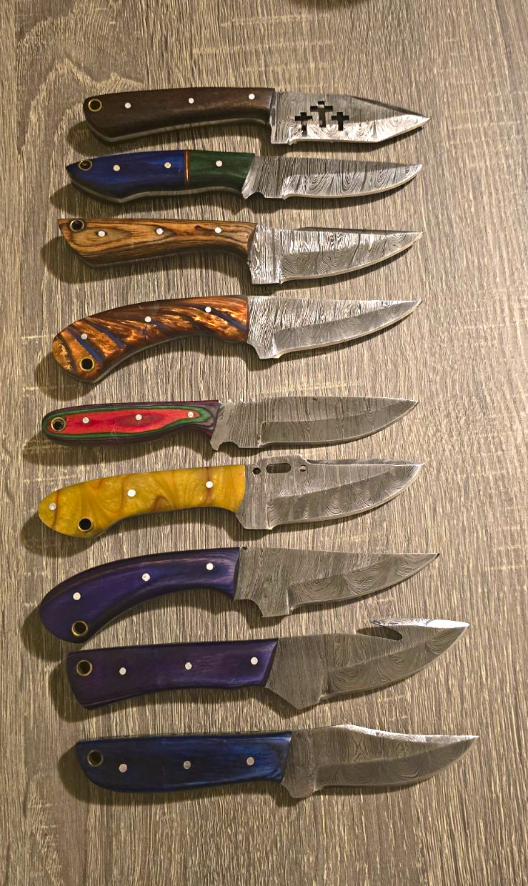 lot of 9 - Damascus Steel Drop Point Hunting Knife Full Tang, Leather Sheaths