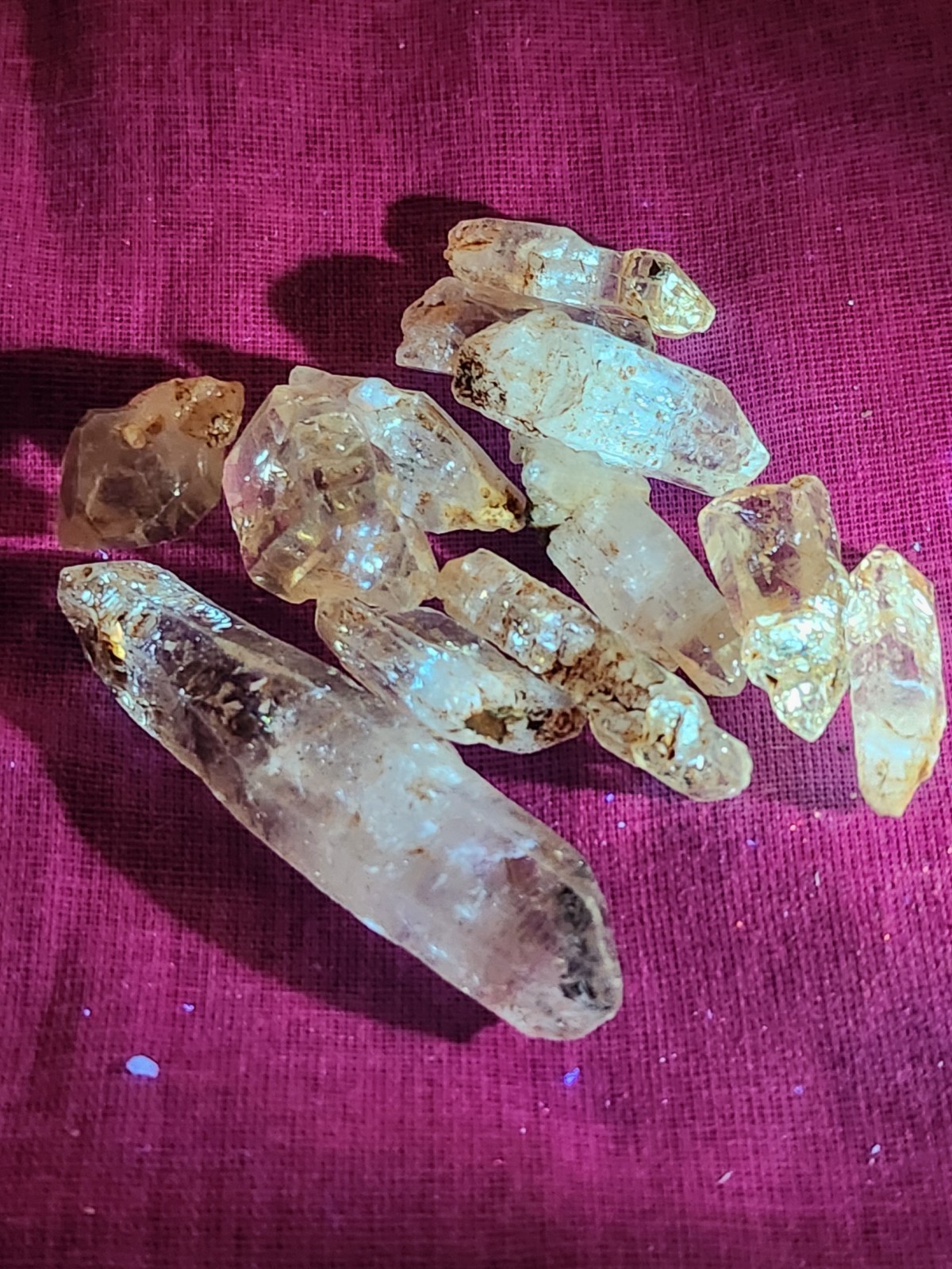 Natural UV Reactive Petroleum Quartz