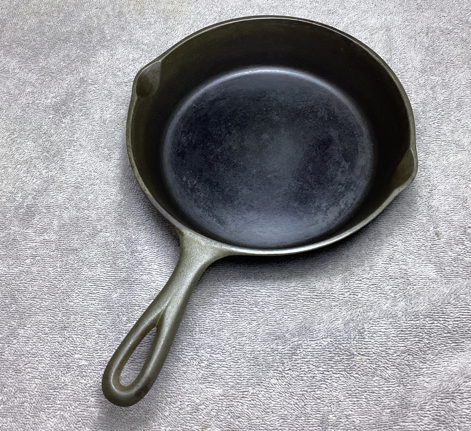 VTG. 3 NOTCH LODGE NO.5 CAST IRON SKILLET