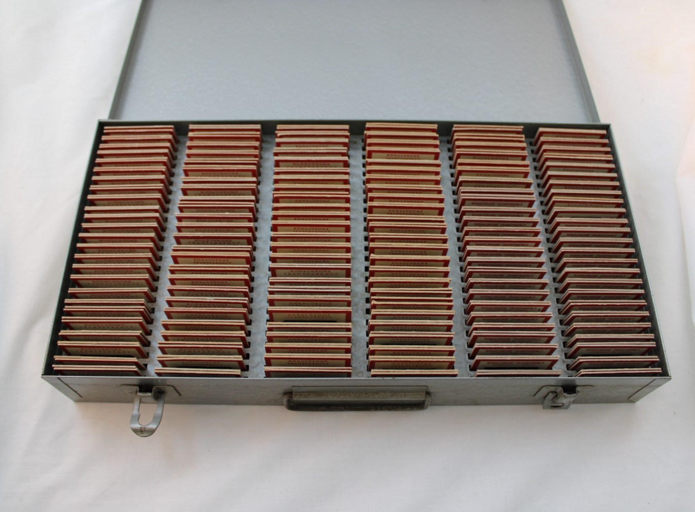 300 Pc Lot 35 MM Photo Slides 1950s 1960s Red Kodachrome With Case Lot C