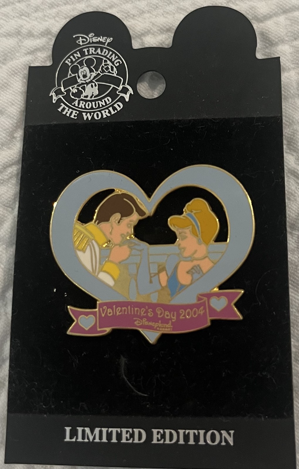 Disney Happy Valentine's Day 2004 Limited Edition Cinderella and Prince Pin