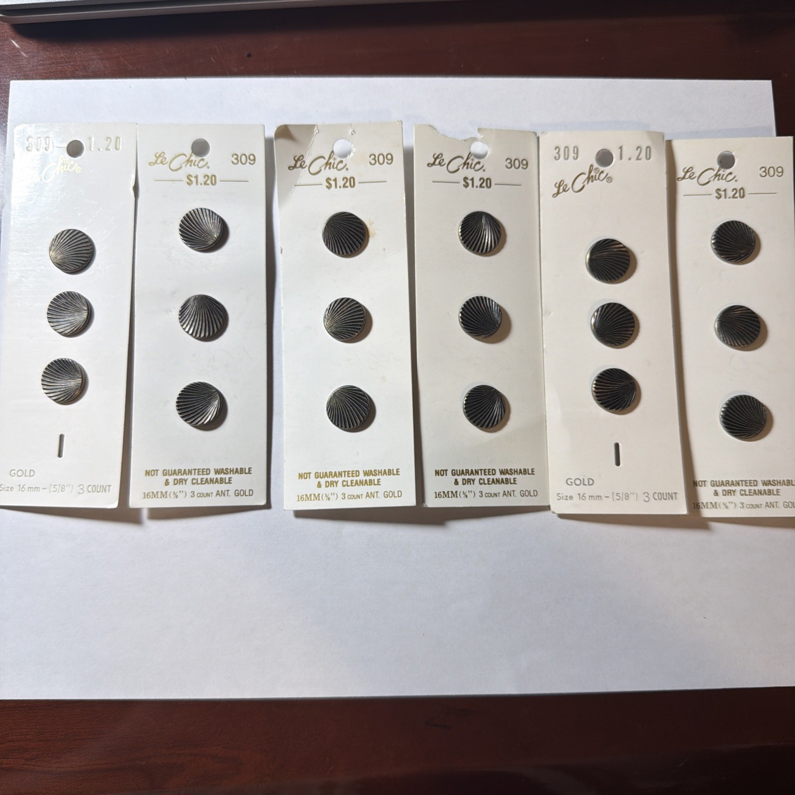 Vintage Le Chic Antique Gold Round Swirl Shank Metal Sewing Buttons 16mm 18ct