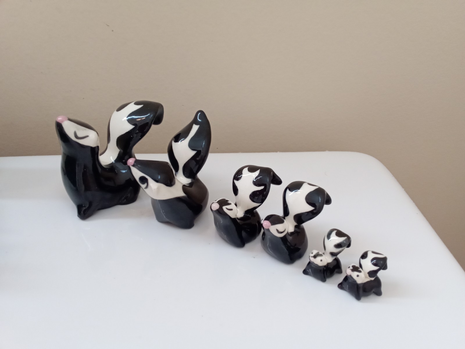 Vintage Hagen-Renaker ? Miniature Skunks Family 6 Piece Pink Nose