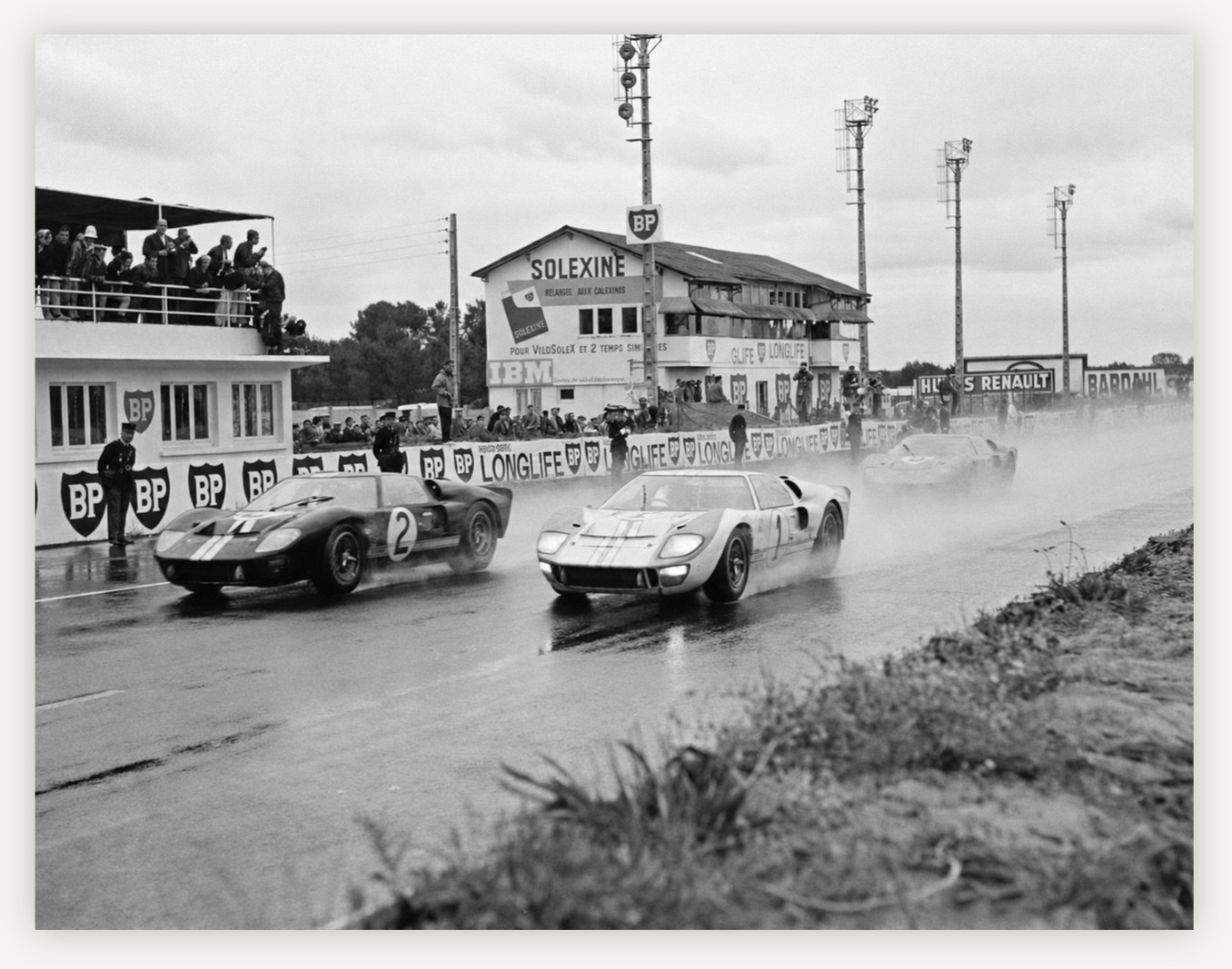 11x8.5 1966 LE MANS KEN MILES BRUCE MCLAREN SHELBY AMERICAN REPRODUCTION