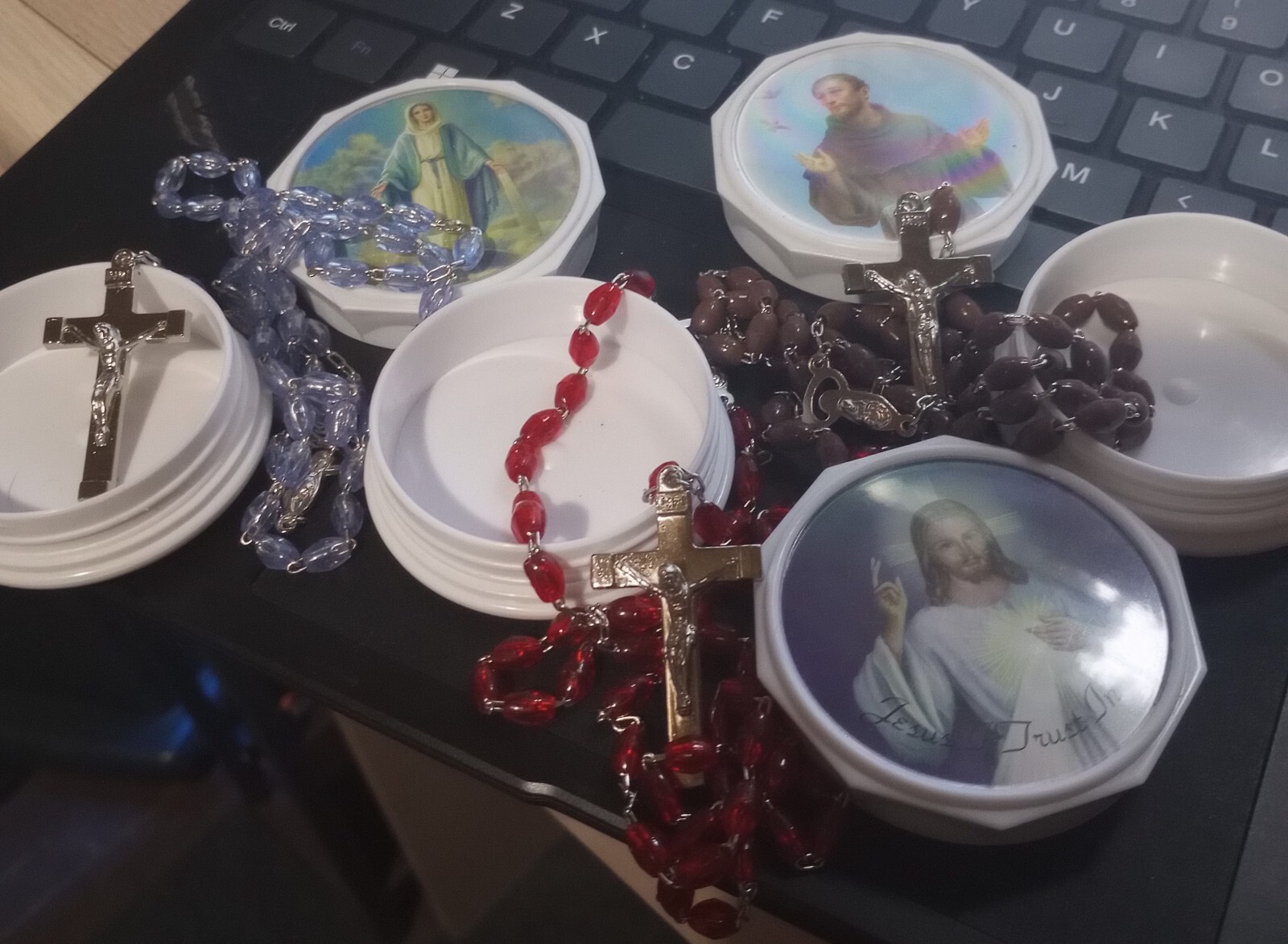 VINTAGE ROMAN INC ROSARIES W INSPIRATIONAL CASES 3 CHOICES NEW