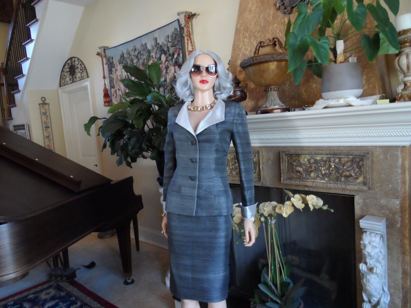 Oscar de la Renta 100% Silk Dupioni Gray Skirt Suit Size 8