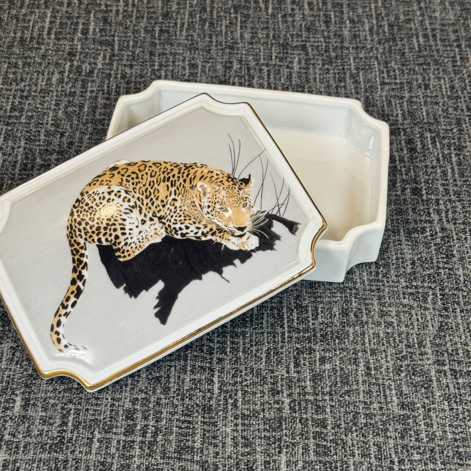 Vintage Leopard Enesco Japan 1978 Porcelain Trinket Box