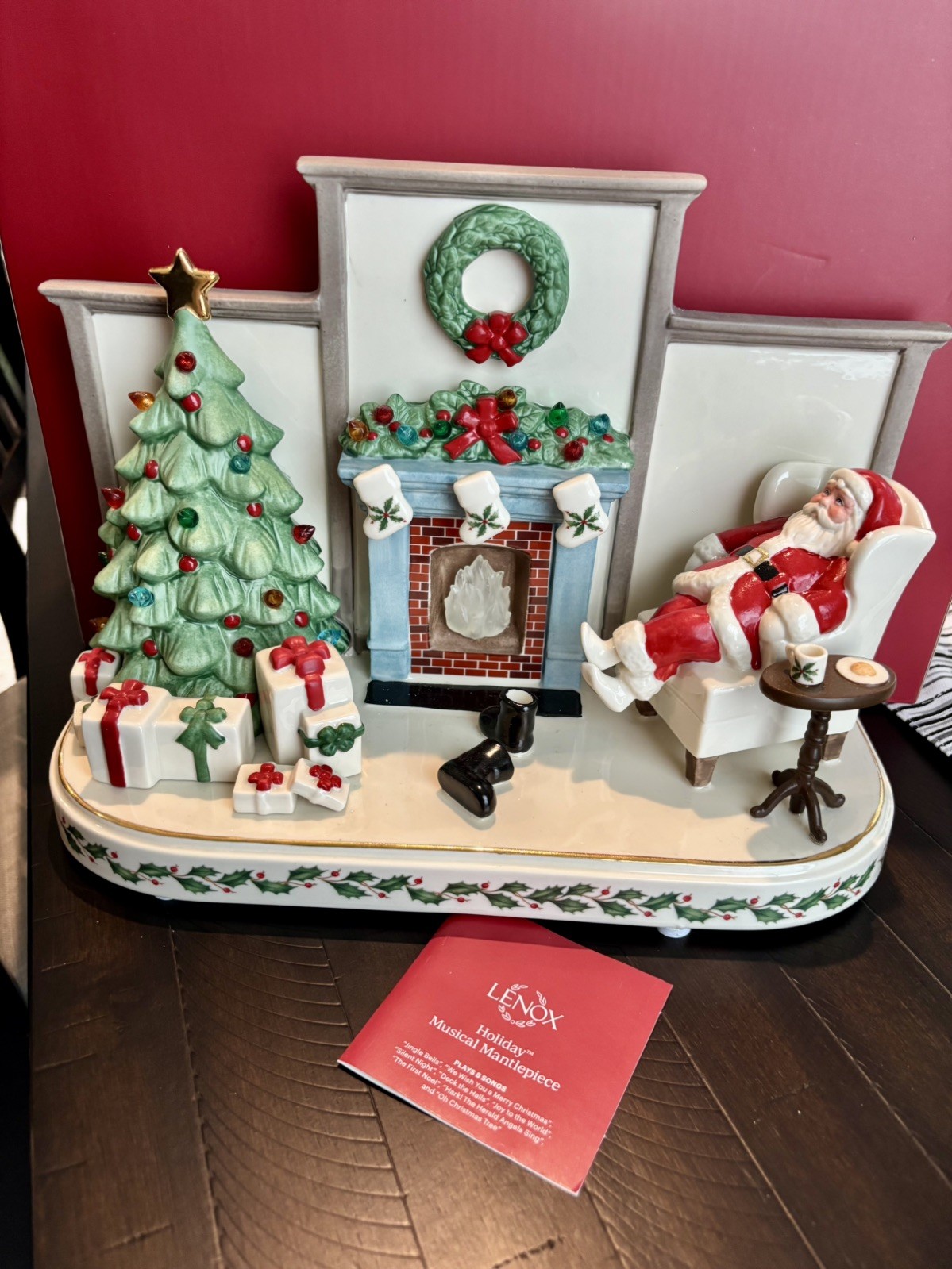 Lenox HOLIDAY COZY CHRISTMAS Lights Up Musical Mantlepiece Santa Fireplace NEW