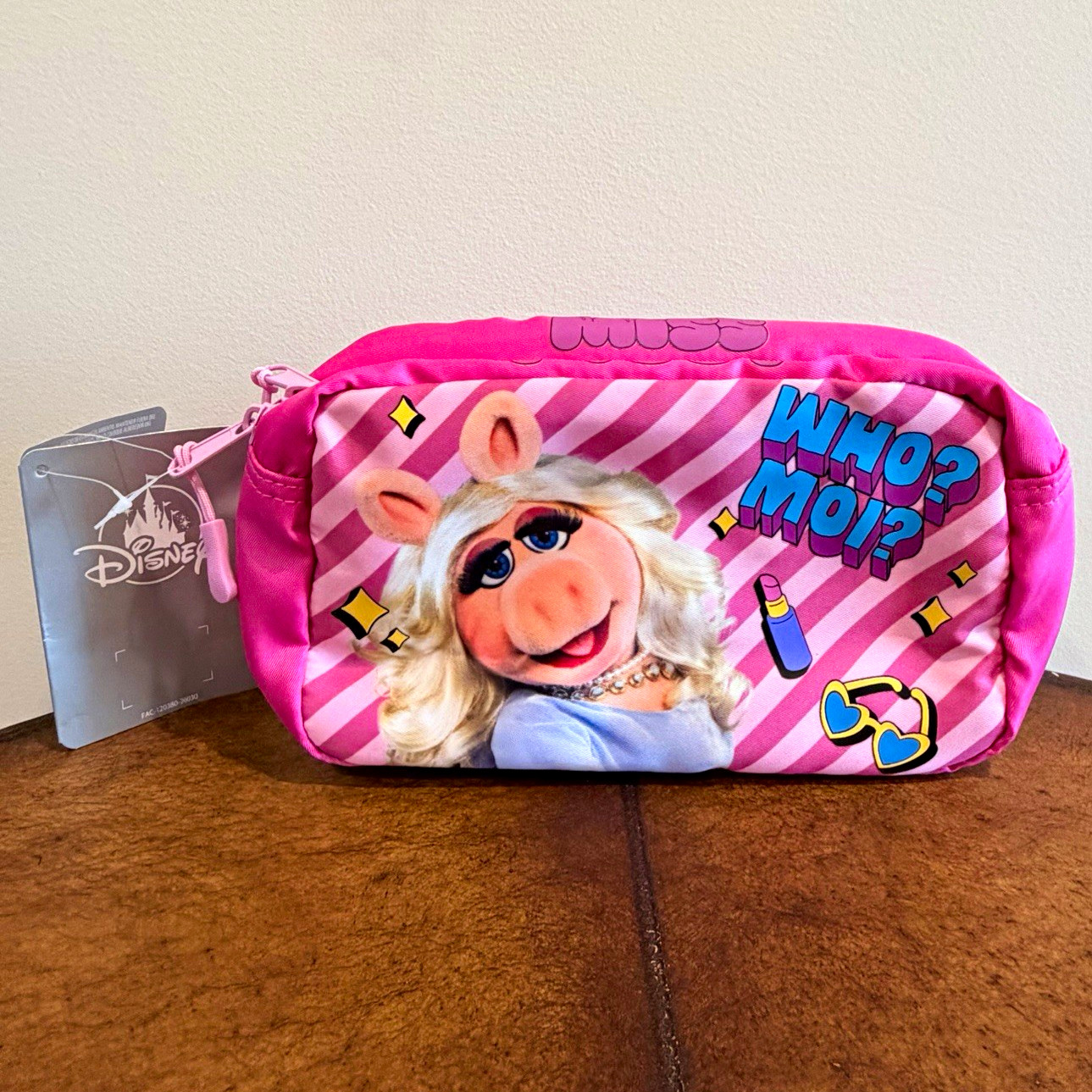 NEW DISNEY PARKS ROCK N ROLLER COASTER MUPPETS MISS PIGGY “WHO MOI” FANNY PACK 
