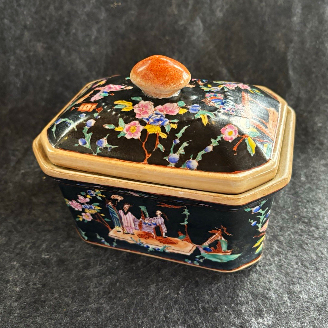 Chinese Porcelain Famille Rose lidded box, noir black Trinket Box -Marked