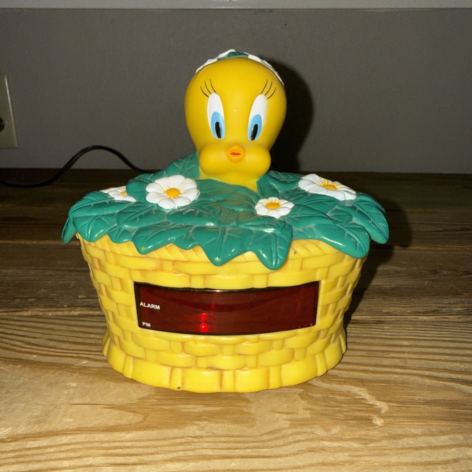 Vintage 1999 Tweetie Bird light up clock alarm Tested Works Perfectly 90s Looney