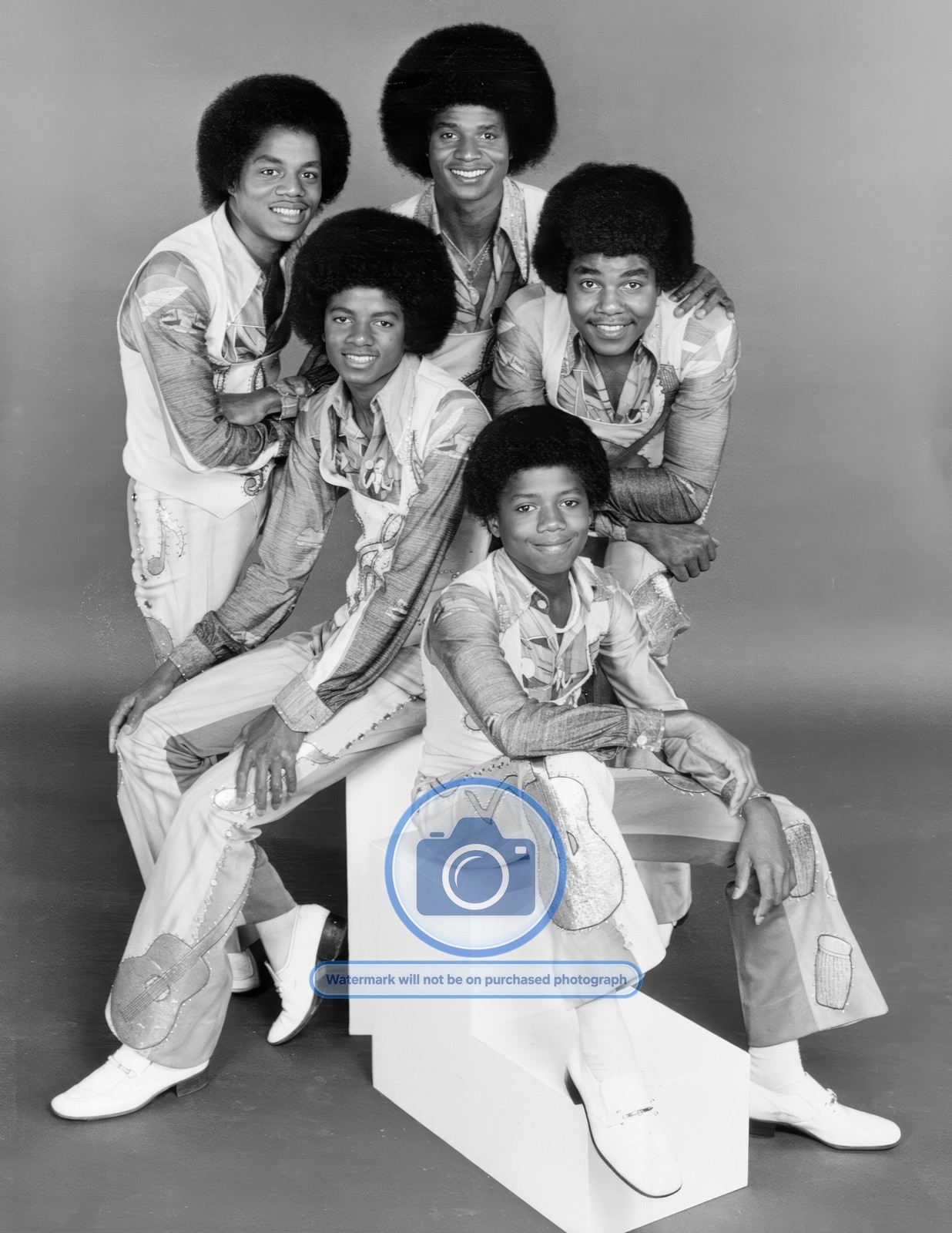 THE JACKSON FIVE AMERICAN POP BAND JACKSON FAMILY 1976 8.5X11 PHOTO