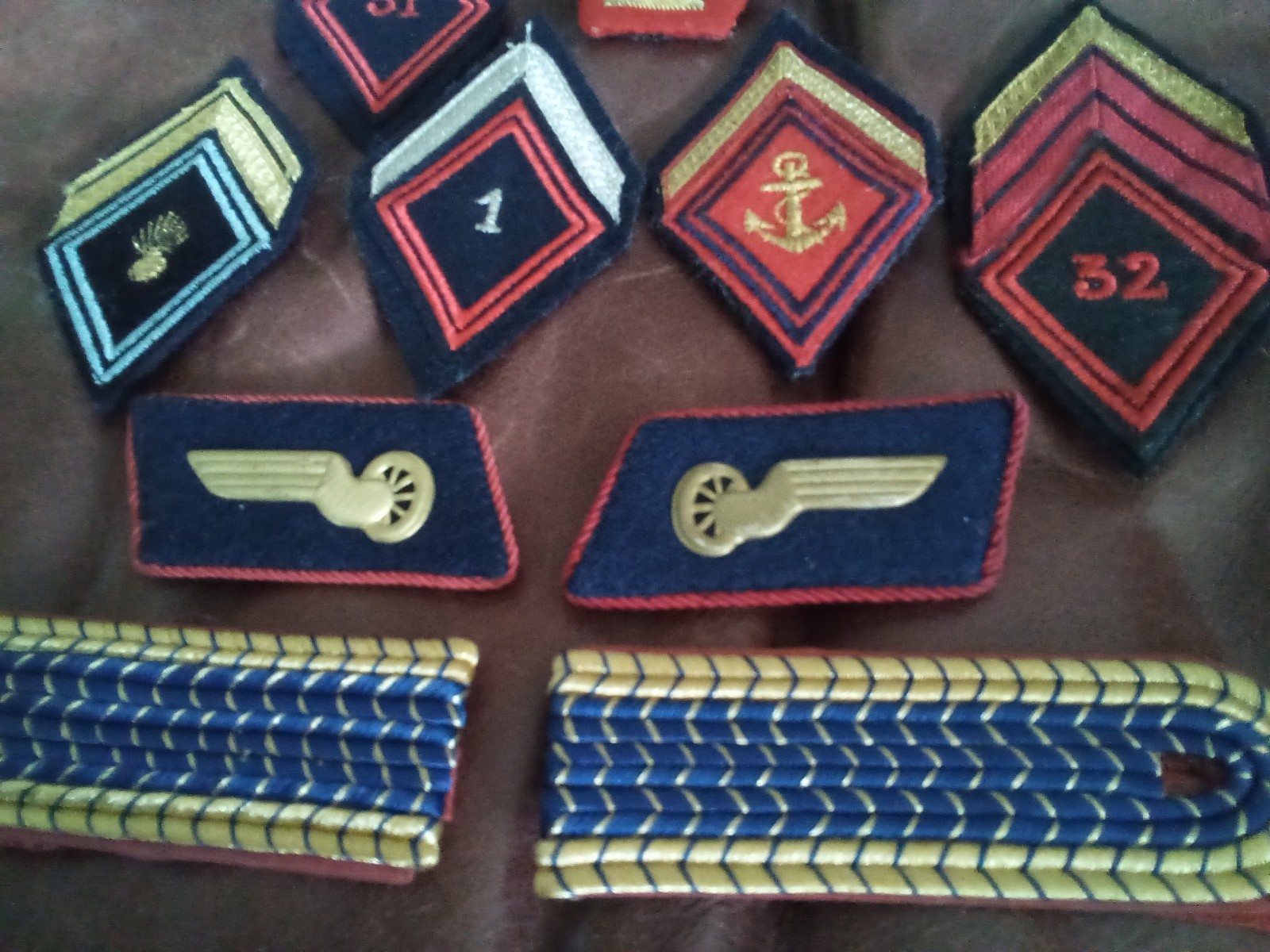 LOT OF 12  WW2 FRENCH ARMY INSIGNIA