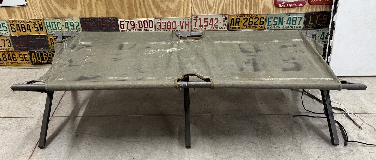 ORIGINAL KOREAN WAR (1952) US ARMY CANVAS/WOODEN FOLDING COT
