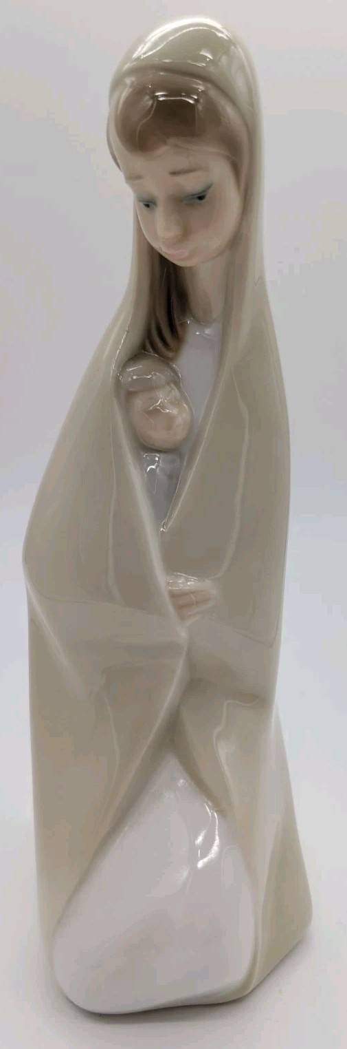 LLADRO Figurine Madonna with Child Virgin Mary Baby Jesus Kneeling Glazed Spain