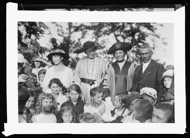 Photo:1910s Crowd in Hats Portrait with Children and Adults