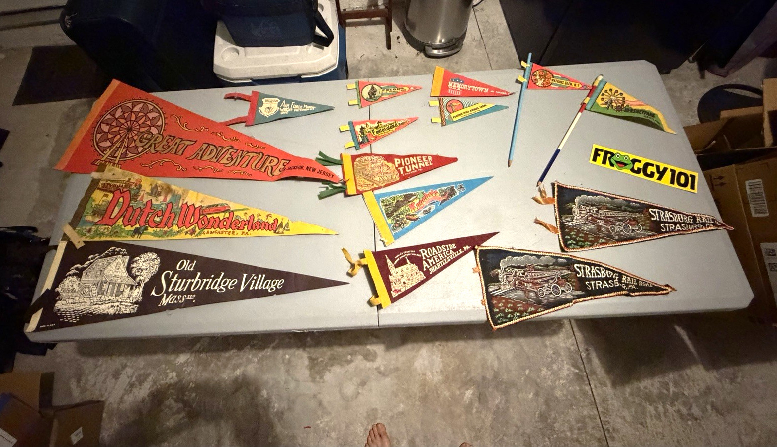 Vintage Travel Souvenir Felt Pennants Lot Great Adventure Dutch Wonderland
