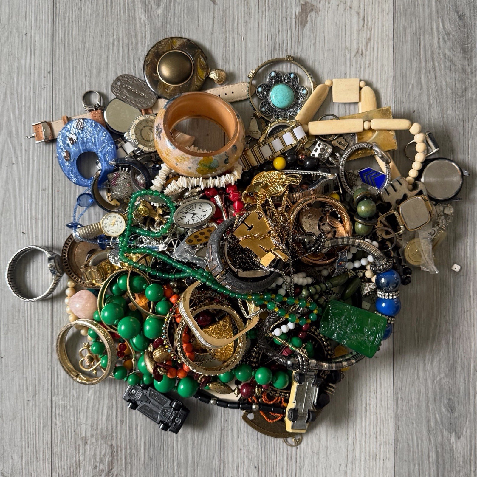 VINTAGE MIXED COLLECTIBLES & JEWELRY JUNK DRAWER  LOT & MORE AS IS READ DESCRIPT