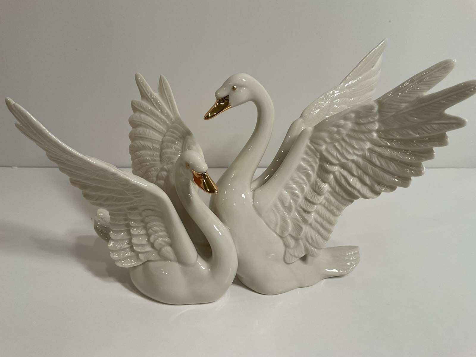 Lenox Pre-Owned Dance of the Swans No Original box No Certificate
