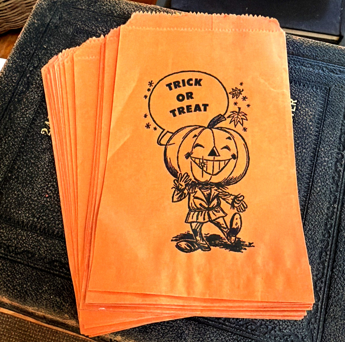 VTG 1960s Halloween Paper Trick or Treat Bags Lot of 33 Orange Pumkin Head JOL