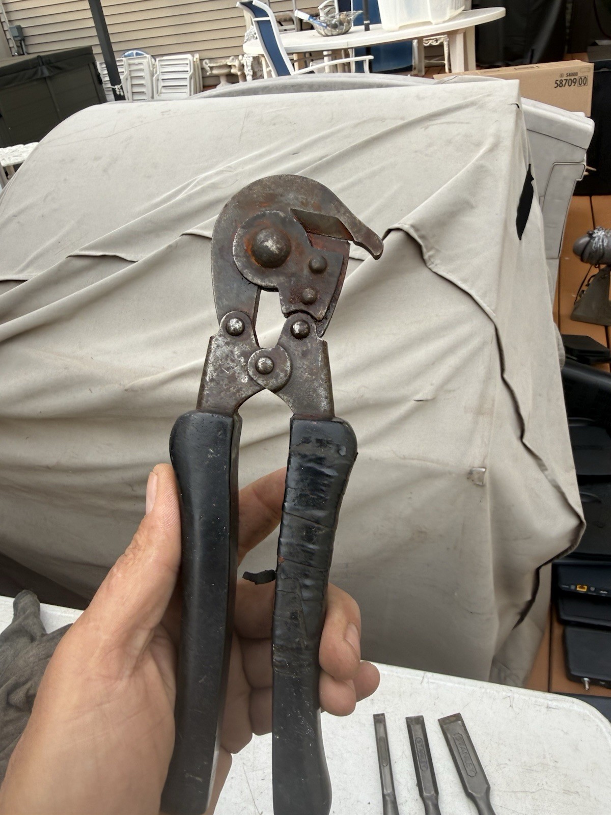 ORIGINAL WWII US ARMY WIRE CUTTERS By WM SCHOLLHORN CO. DATED 1942