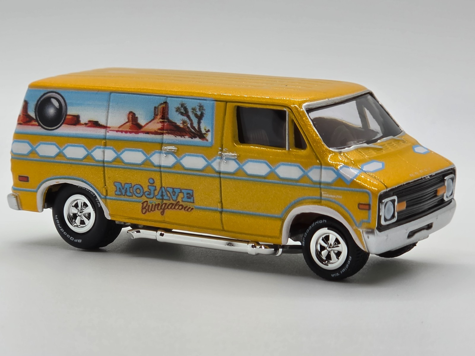 Johnny Lightning Boogie Vans Custom 1976 Dodge D-150 Mojave Bungalow Gold Loose