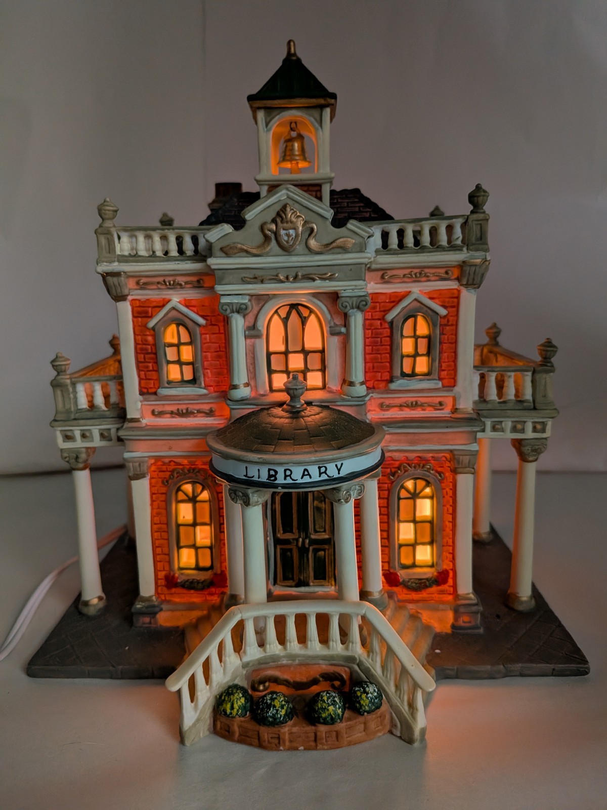 Holiday Time Traditional Vintage Collection Library Christmas Village 2006 Rare