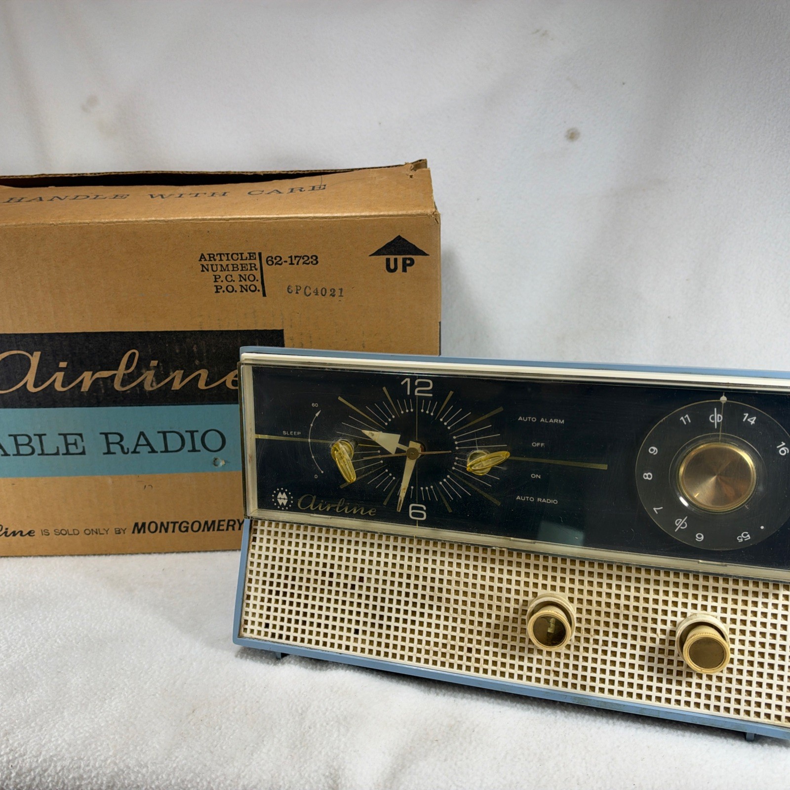 Vintage 1950’s Montgomery Ward AM Radio Clock Alarm GTM 1823A Blue White (works