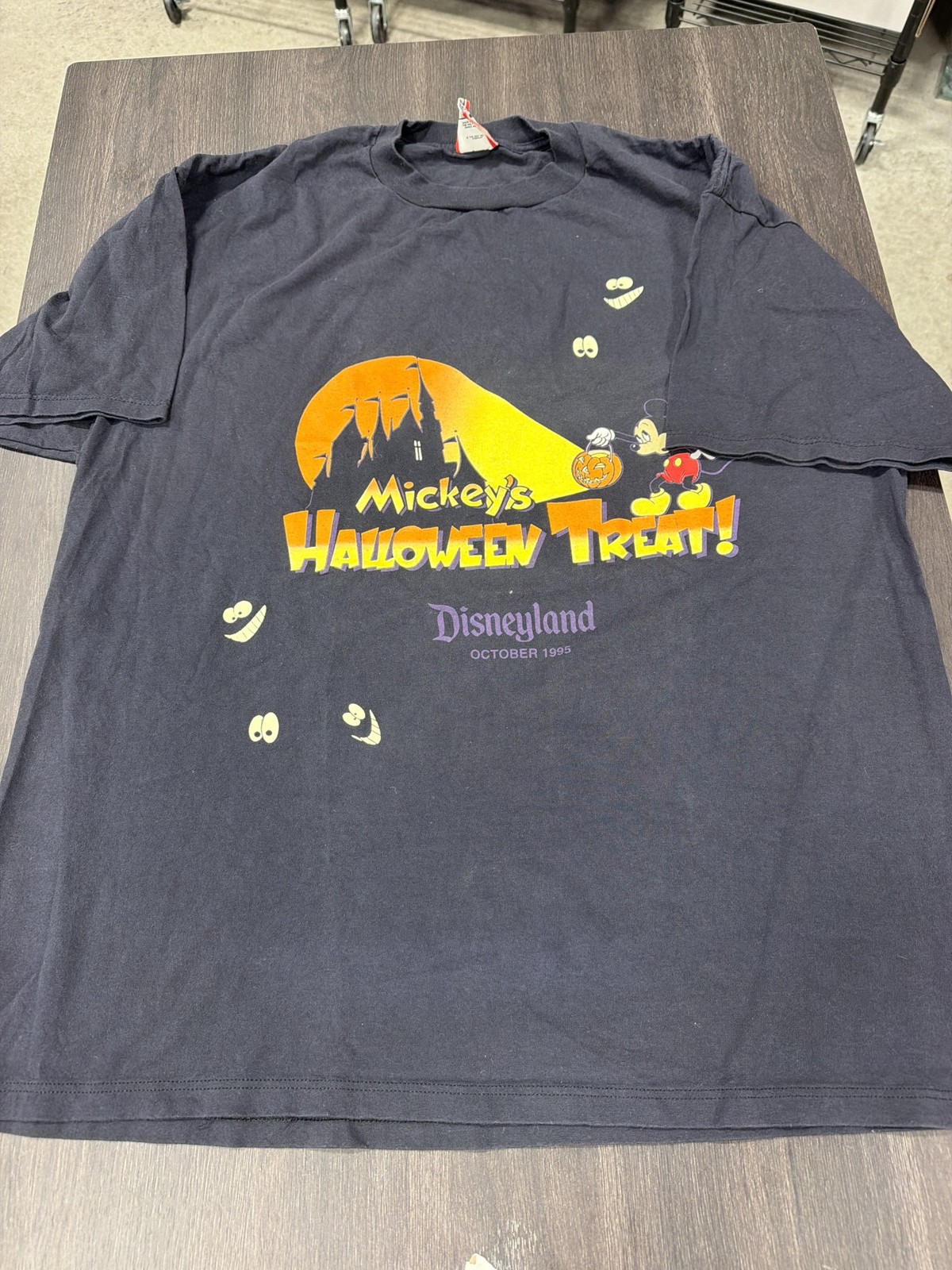 Vintage 1995 Disneyland Mickey\'s Halloween Treat T-Shirt Black Size XL Made USA