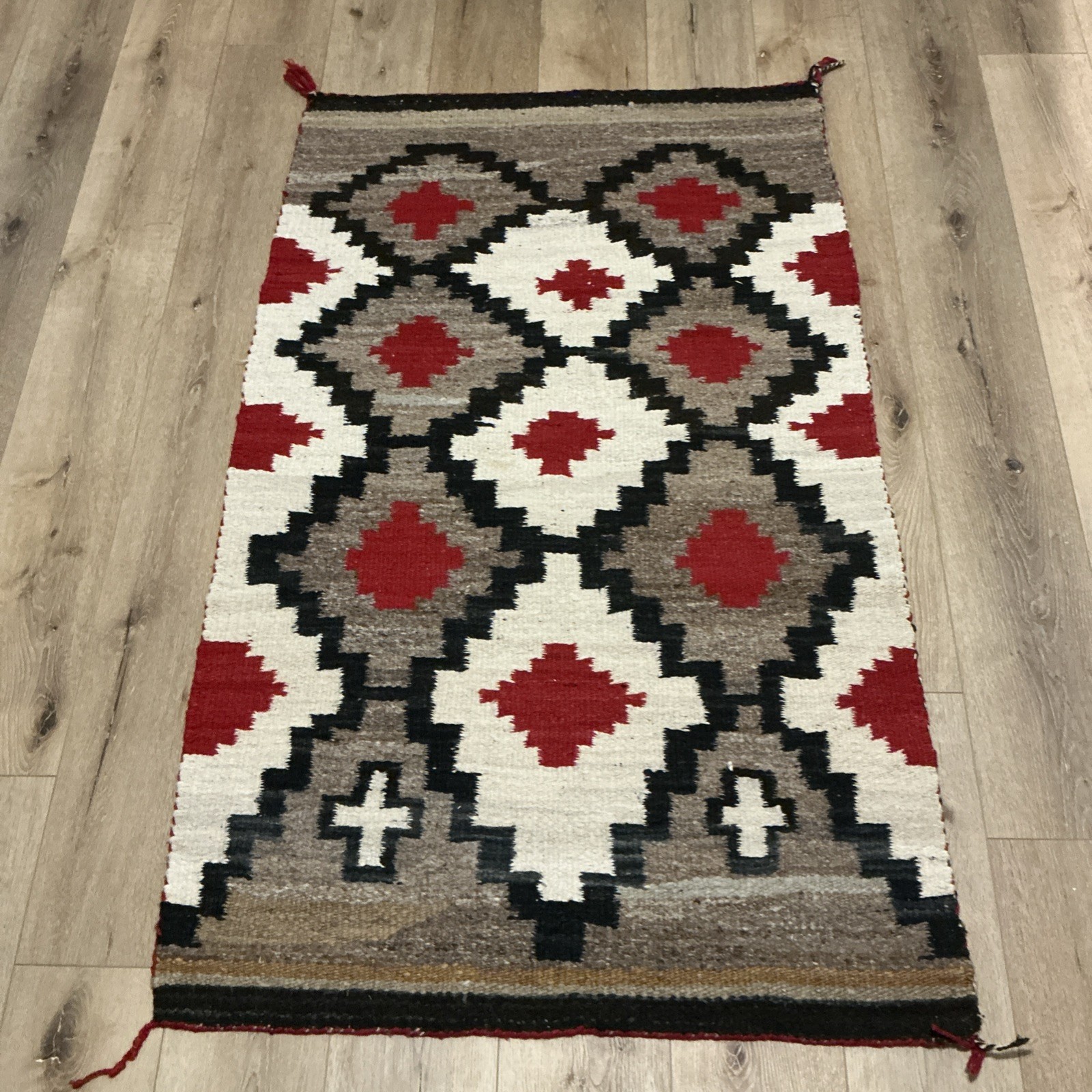 HISTORIC NAVAJO GANADO RUG,BEAUTIFUL VARIEGATED HANDSPUN, MINT CONDITION, C1940