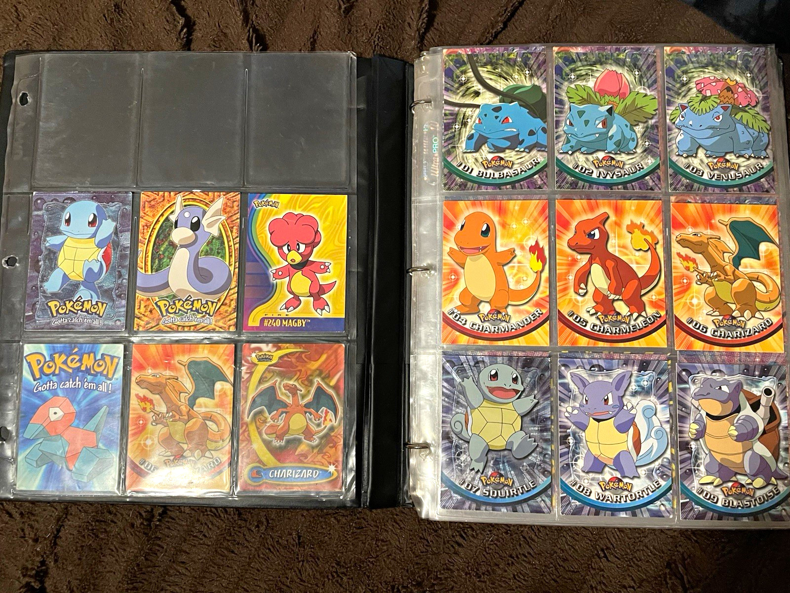 Pokemon TOPPS 1999/2000 Card Lot 160 cards w holo, Charizard binder collection