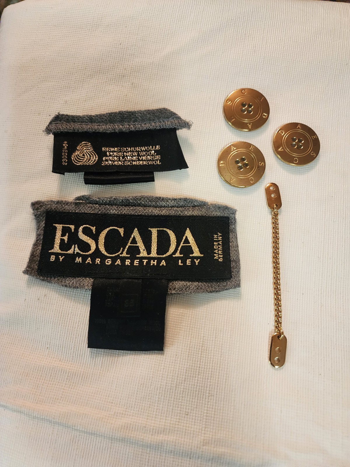 Vintage Escada 3 Large Gold Buttons Other Parts