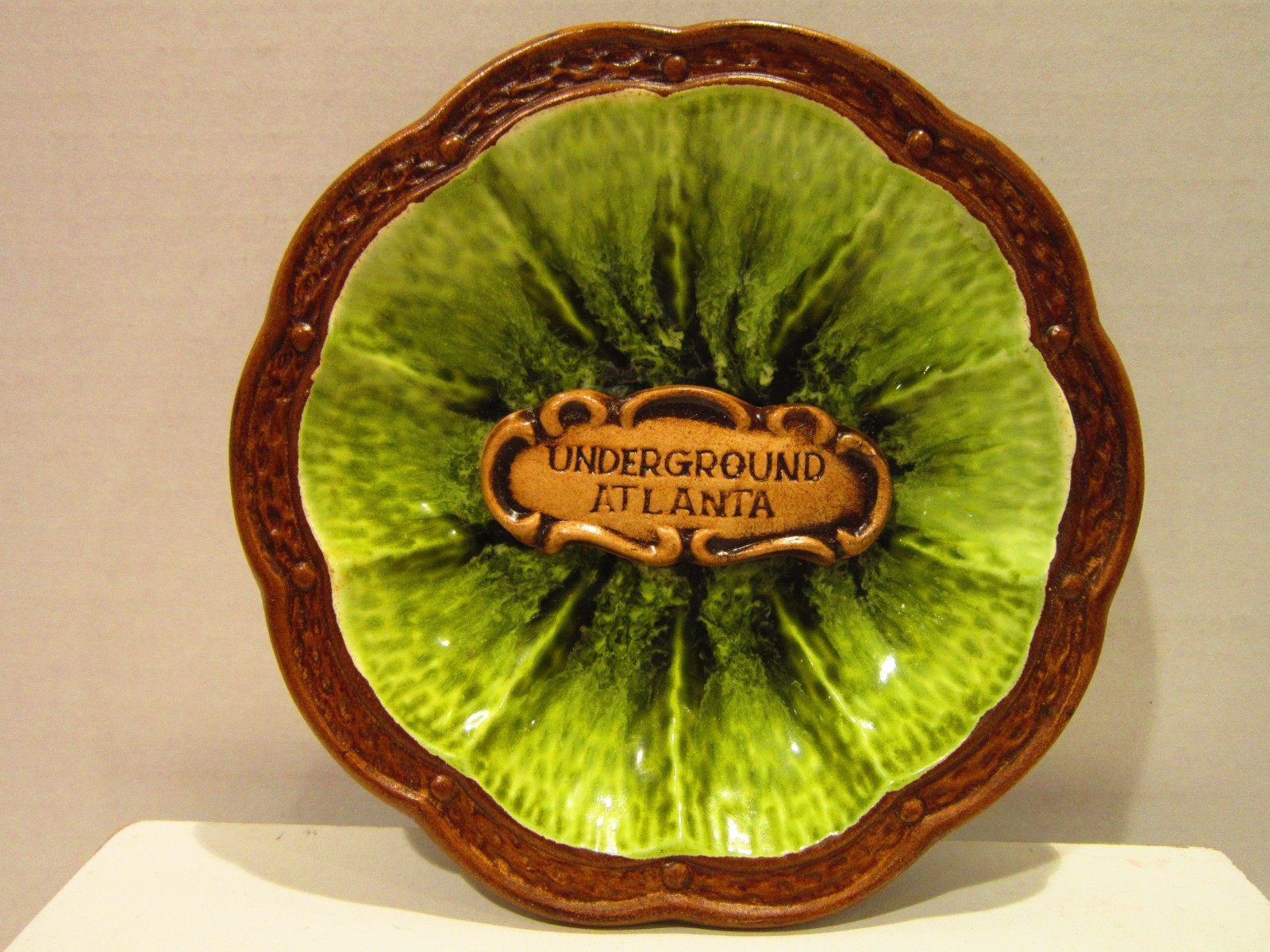 Vtg 1970s Treasure Craft UNDERGROUND ATLANTA Souvenir Round Green Trinket Dish