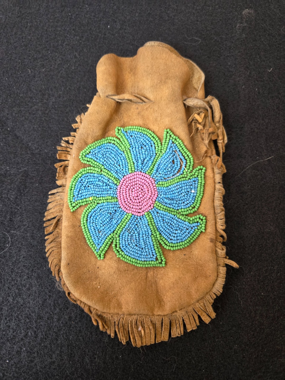 BUCKSKIN DAKOTA SIOUX WAMPUM BAG EARLY 20TH CENTURY.