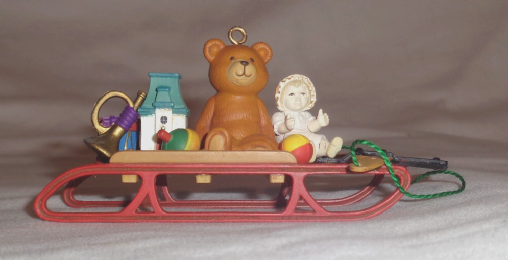 Gilmore Designs 1988 Heirloom Collection - Favorite Things - Ornament       (S3)